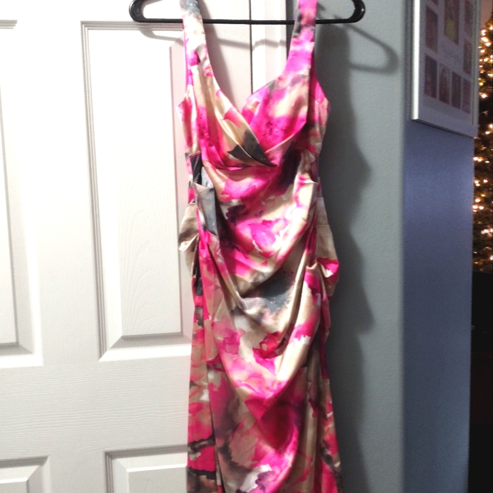 Show stopper dress bright pink with a shine